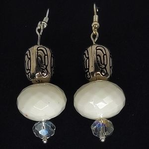 247391 Hand-made White/Clear/Silver Pierced Earrings